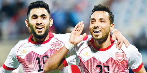   البحريني جمال راشد فرحاً بهدفه في مرمى اليمن