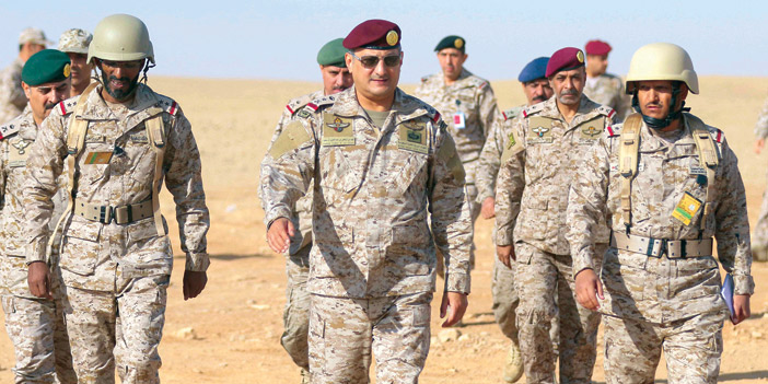  سمو قائد القوات البرية خلال حضوره التمرين العسكري