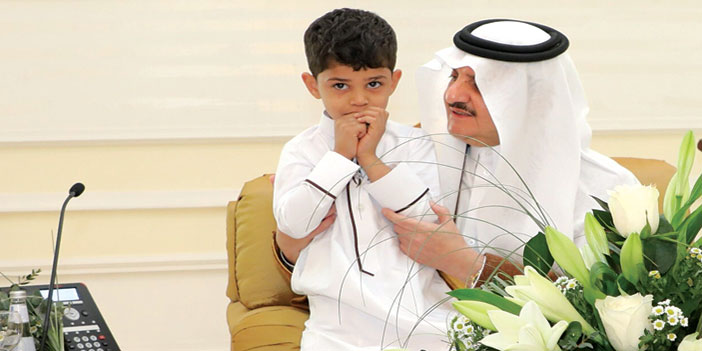  أحد أبناء الشيخ الجيراني مع الأمير سعود بن نايف