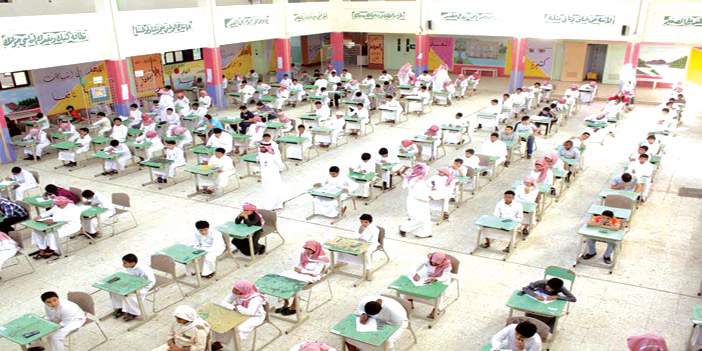  الطلاب يؤدون الاختبارات