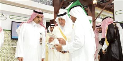 خالد الفيصل يتفقد جناح وزارة الحج في معرض إعمار مكة المكرمة 