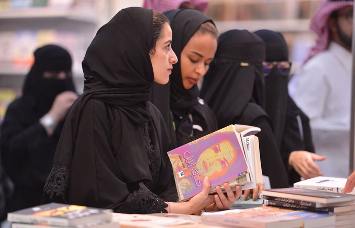 115 ألف زائر لمعرض الكتاب