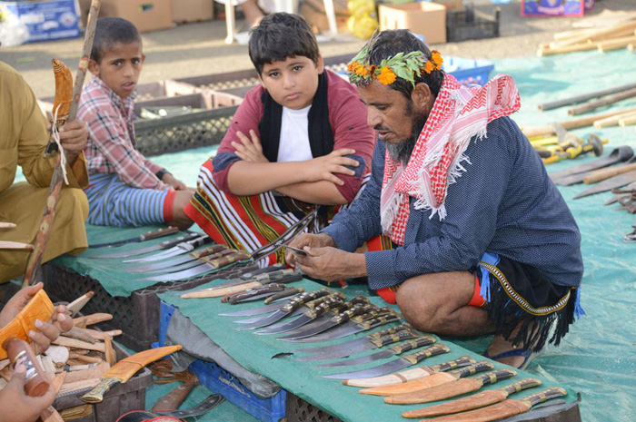 سوق هروب .. تجمّع تجاري وشعبي في جازان