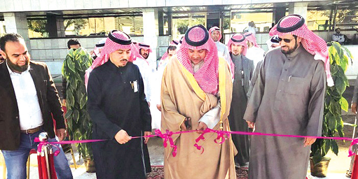  محافظ العلا يدشن أعمال القافلة الطبية