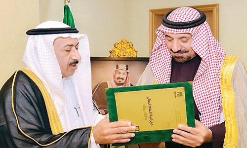  أمير نجران يستعرض ميزانية الأمانة