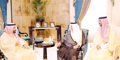 الأمير خالد الفيصل يناقش تطوير البنية التحتية الرقمية في المنطقة مع وزير الاتصالات 
