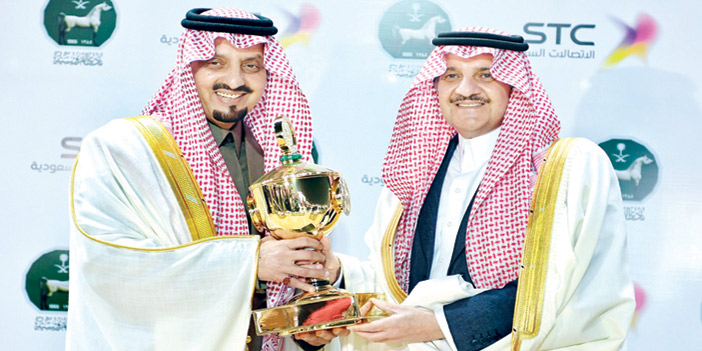  الأمير سعود بن نايف يتوج الأمير فيصل بن خالد بكأس الأمير نايف - رحمه الله -