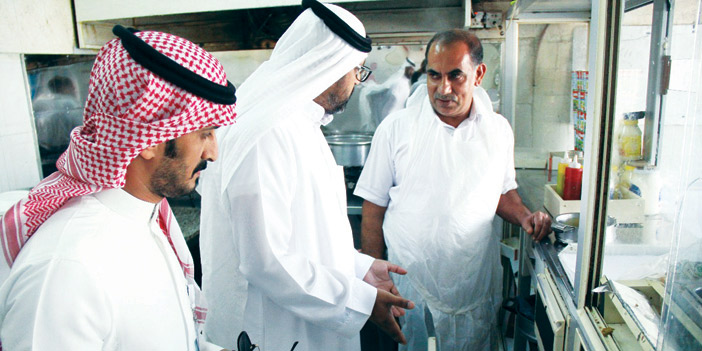   إحدى الجولات التي قامت بها بلدية النعيرية