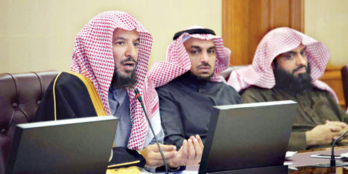  د. الشثري خلال المحاضرة