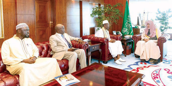   آل الشيخ خلال استقباله للوفد الغيني