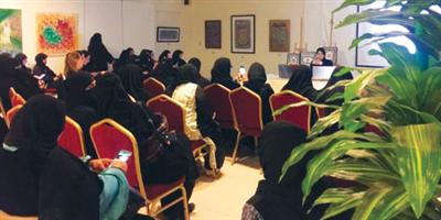 محاضرات في صالة روافد عن فن القط العسيري وورشة عن توظيف الخامات 