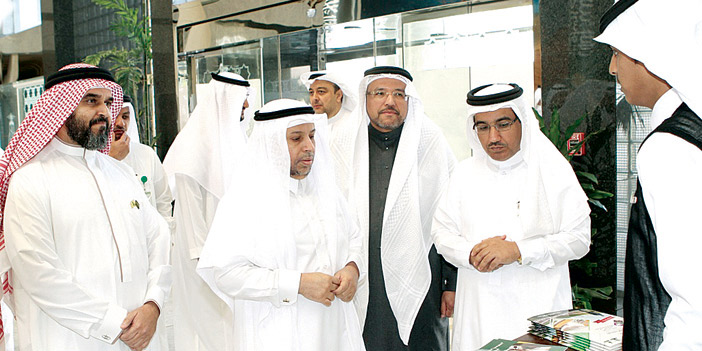 مدير جامعة الملك عبدالعزيز يرعى  ملتقى التوجيه والإرشاد المهني 