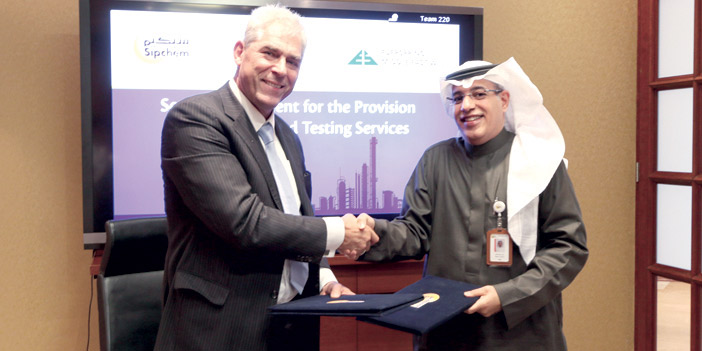  جانب من التوقيع