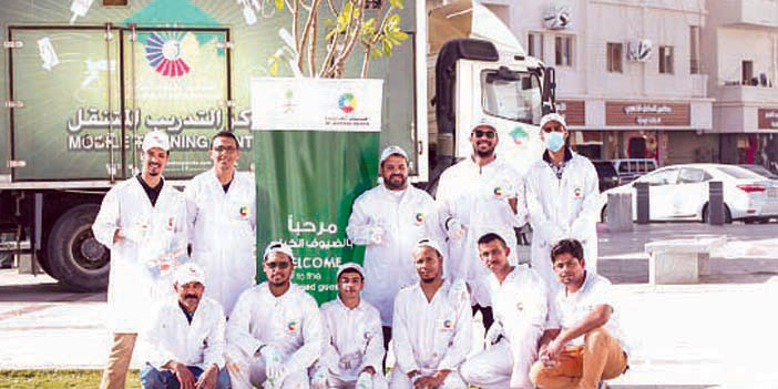  مجموعة من منسوبي البرنامج