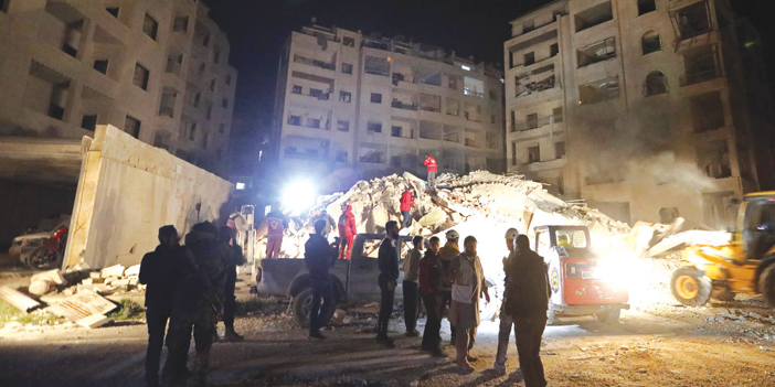  الغارات تسوي المنازل بالأرض في إدلب وفرق الإنقاذ تبحث عن الضحايا