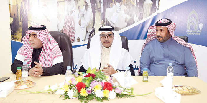  مدير تعليم تبوك أثناء تدشين المبادرة