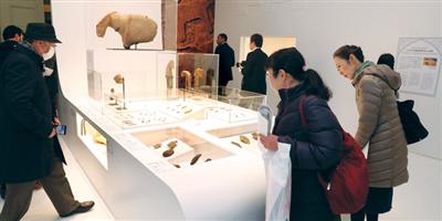 زوار معرض روائع آثار المملكة بطوكيو يتعرفون على حضارة المملكة 