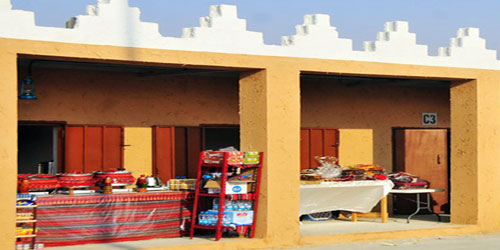 الأسر المنتجة بعنيزة تنجح في عرض منتجاتها 