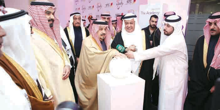  سمو أمير منطقة الرياض خلال افتتاحه أكاديميه الاتصالات السعودية أمس