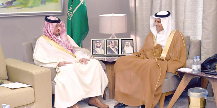  وزير النقل خلال استقباله السفير البحريني