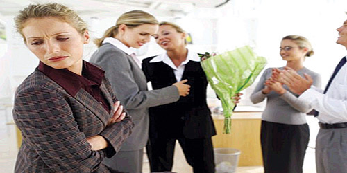 الغيرة بين الأصدقاء.. أمر محظور أم دافع؟ 