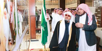 معالي المستشار يستمع إلى تلاوات المتسابقين 