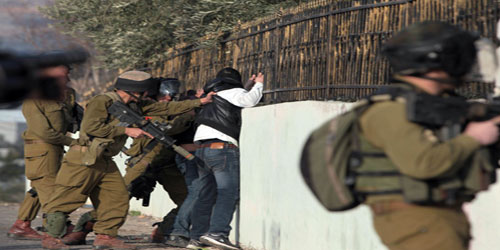 الاحتلال يعتقل ثلاثة فلسطينيين 
