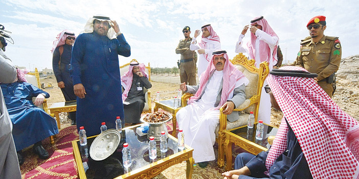   سموه مع أحد المرضى