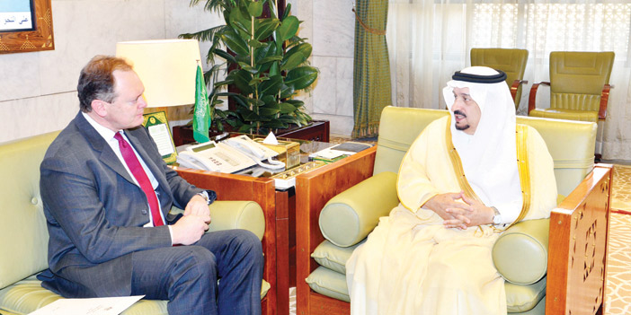  أمير منطقة الرياض خلال استقباله سفير أستراليا