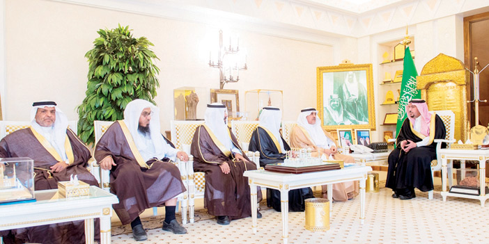  جانب من استقبال سموه لمحافظ المذنب ورئيس وأعضاء المجلس البلدي