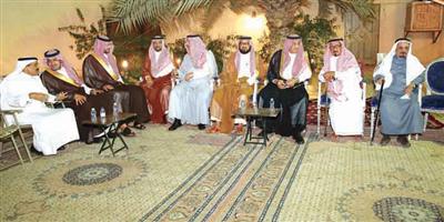 أمراء ومشايخ ومسؤولون وأعيان يعزون في وفاة الشيخ منصور المالك 
