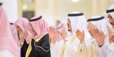 نائب أمير منطقة الرياض يؤدي صلاة الميت على والدة الأمير ناصر الفرحان 