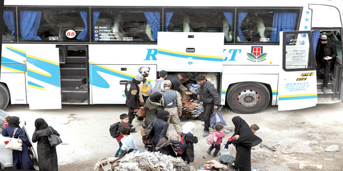  خروج آلاف المدنيين من الغوطة الشرقية بعد اشتداد المعارك في محيطها