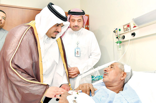  نائب أمير منطقة الرياض يطمئن على سلامة المصابين