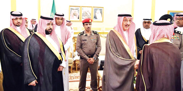  الأمير محمد بن ناصر مستقبلاً مسؤولي السياحة وبجانبه سمو نائبه