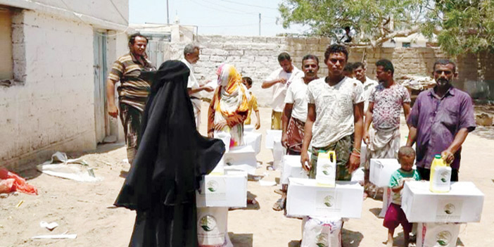 مركز الملك سلمان يواصل تقديم السلال الغذائية في محافظات اليمن 