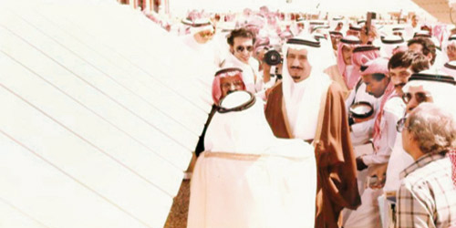  الملك خلال تدشينه محطة أبحاث مدينة الملك عبدالعزيز قبل 38 عاماً