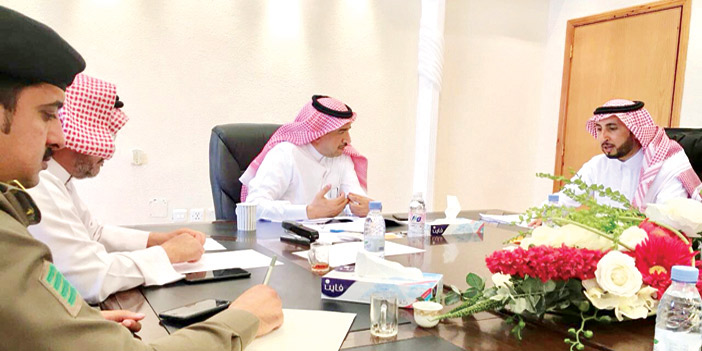  محافظ تنومة يترأس اجتماع لجنة الجائزة