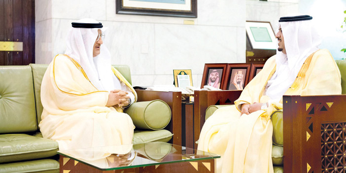  الأمير محمد بن عبد الرحمن خلال استقباله البواردي