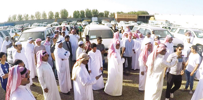  جانب من المزاد