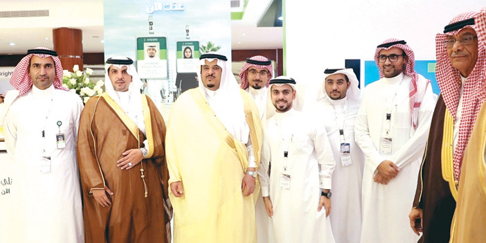   سمو نائب أمير منطقة الرياض خلال تجواله في المعرض