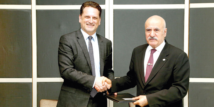  من حفل التوقيع