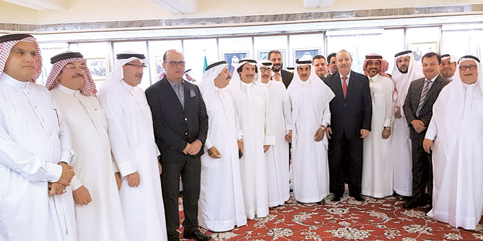  ضيوف الثلوثية في صورة جماعية