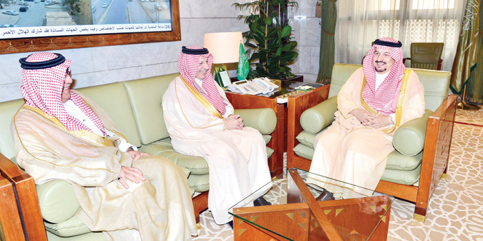  الأمير فيصل بن بندر مستقبلاً أحمد قطان