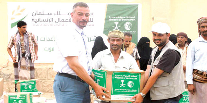  من توزيع السلال الغذائية