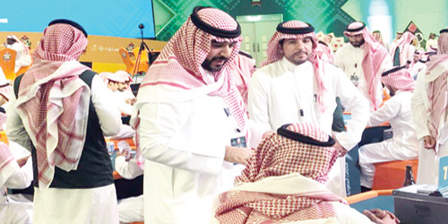  الأمير فيصل بن بندر يتابع سير المنافسات