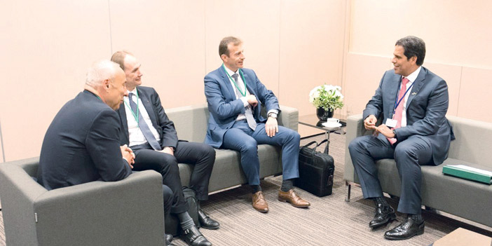  وزير النقل خلال اجتماعه برؤساء الشركات