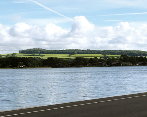 الغيمُ ينأى.. والطريقُ هو الرفيق.. 