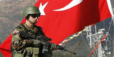 تركيا تأمر باعتقال 70 ضابطاً بالجيش 