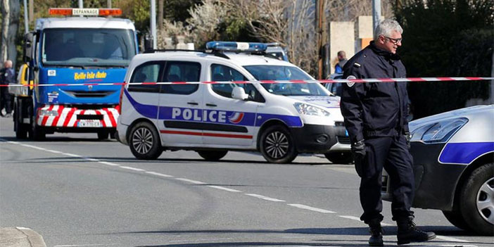 الشرطة الفرنسية تشتبك مع محتجين احتلوا مطارًا غرب فرنسا 